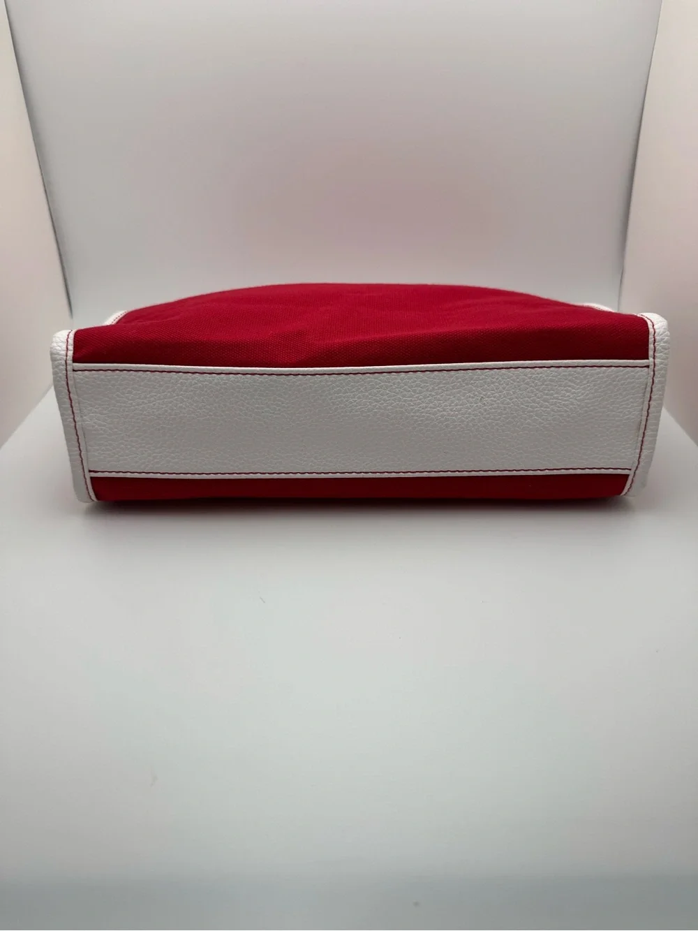 Estée Lauder Red & White Cosmetic Makeup Bag Travel Organizer Zip Pouch Case EUC